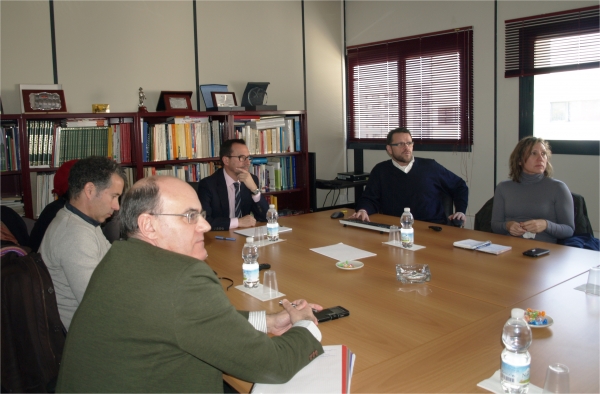La empresa de transporte urbano de Sevilla se interesa por la MetroGuagua para implementarla en su ciudad
