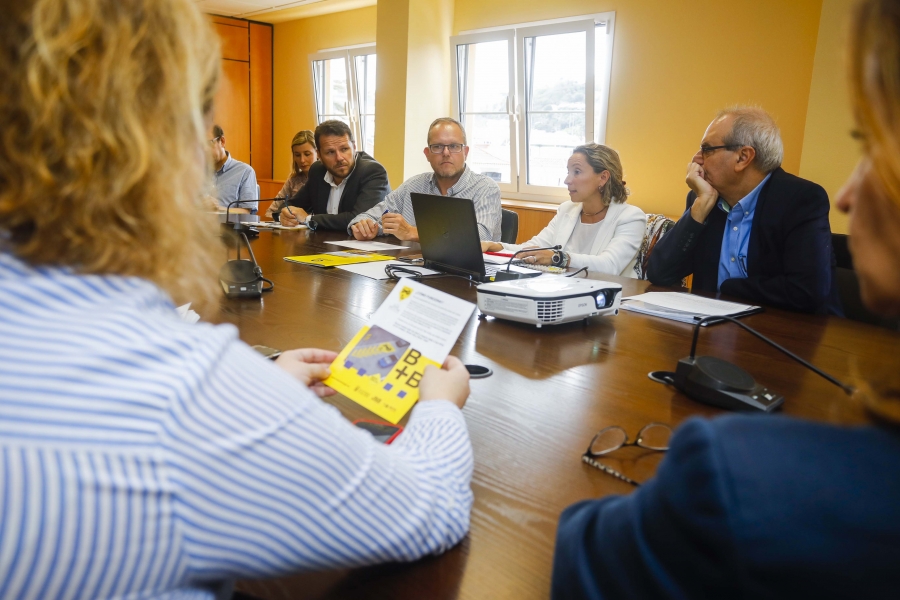 La MetroGuagua introduce un nuevo concepto de parada para facilitar el acceso a los colegios y agilizar el tráfico