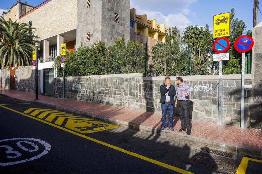 Las paradas Besa y Baja entran en funcionamiento en la zona escolar de la calle Pío XII