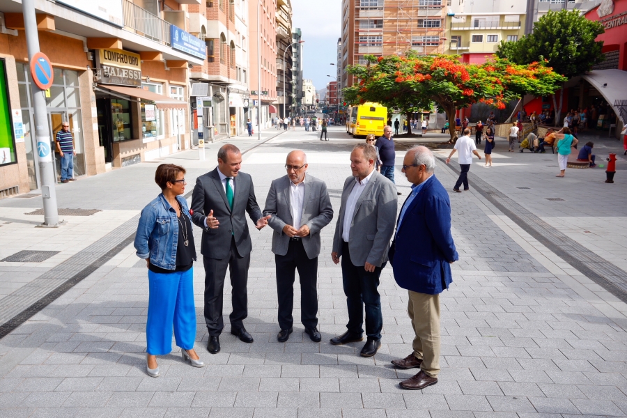 El alcalde y el concejal de Movilidad asisten a la apertura del tramo Pío XII-Galicia de la MetroGuagua