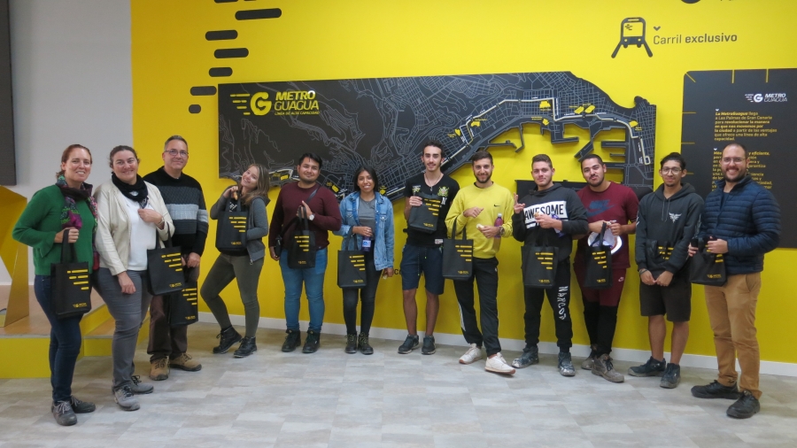 Estudiantes de Edificación y Obra Civil se instruyen con el proyecto de movilidad sostenible de la MetroGuagua