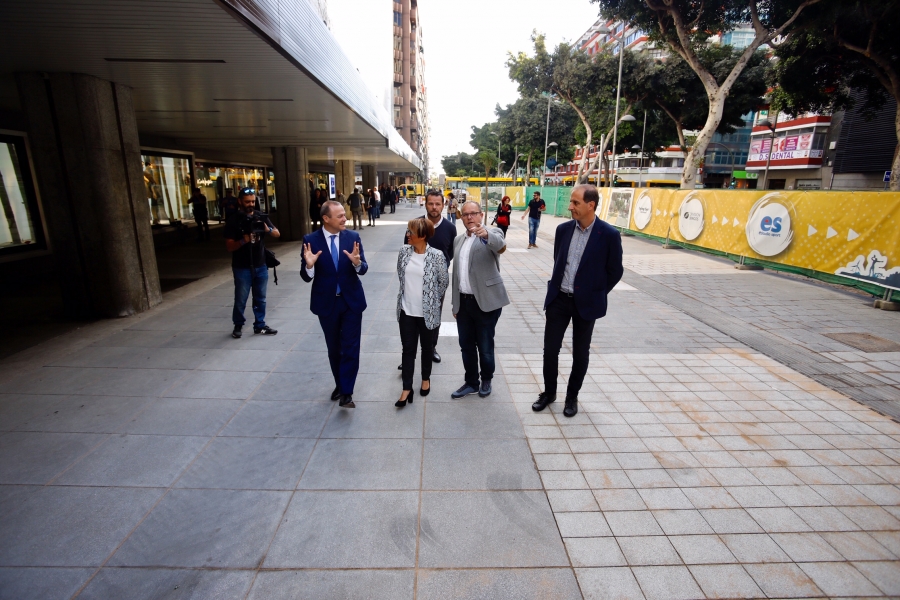 Mesa y López pone en uso el primer tramo de su transformación como plataforma peatonal y para el paso de la MetroGuagua  