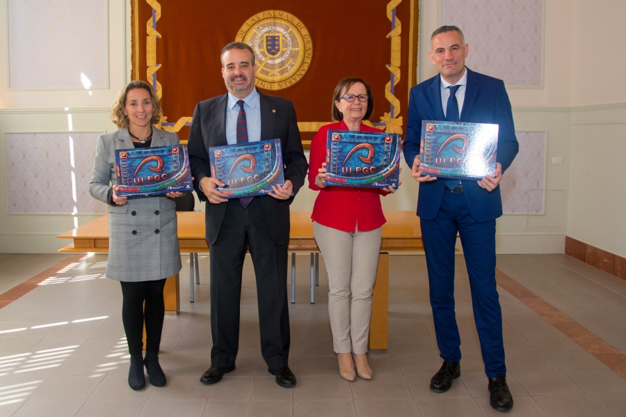 Guaguas Municipales patrocina las carpetas corporativas para los estudiantes de la Universidad de Las Palmas de Gran Canaria