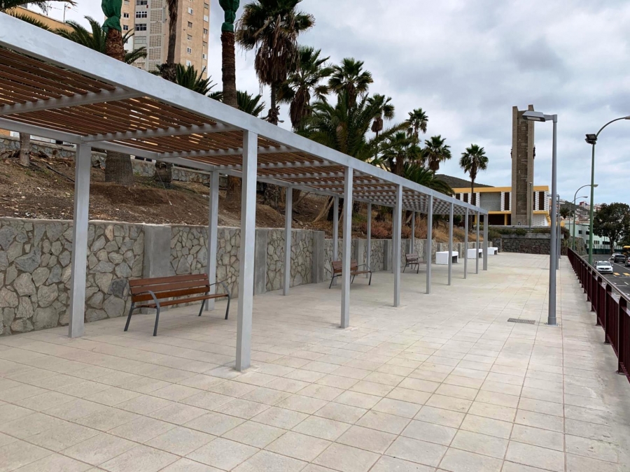 Finalizan las obras de mejora y accesibilidad de la MetroGuagua en el barrio de Zárate