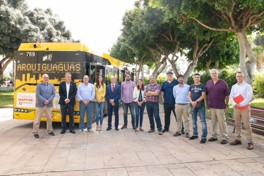 Guaguas Municipales propone a los viajeros de la Línea 25 adentrarse en el universo de la Bauhaus a través del proyecto Arquiguaguas