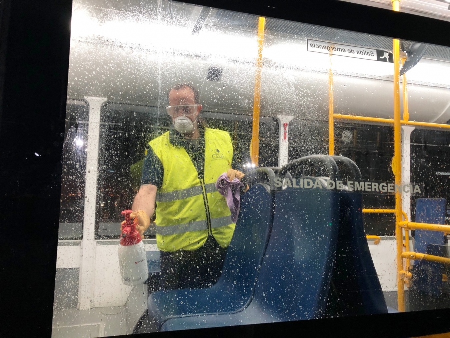 Guaguas Municipales intensifica la limpieza en el interior de sus vehículos como medida de contención del virus