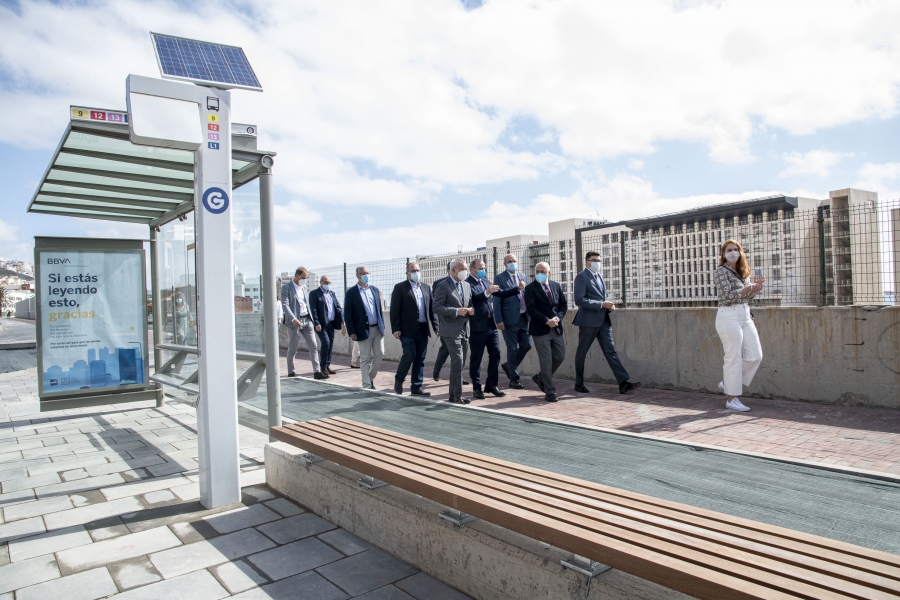 La ciudad gana un nuevo espacio peatonal y verde de 10.000 m2 en el Paseo Blas Cabrera Felipe, por donde transitará la MetroGuagua