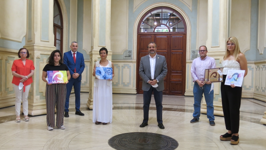 Guaguas Municipales renueva su acuerdo de colaboración con la ULPGC para patrocinar la carpeta de estudiante