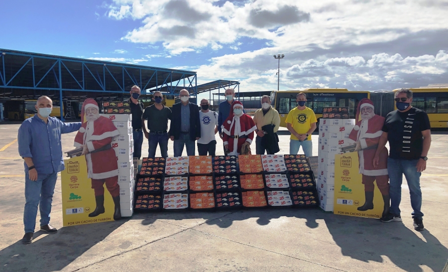 Por Un Cacho de Turrón presenta su tradicional campaña solidaria de Navidad en la sede de Guaguas Municipales