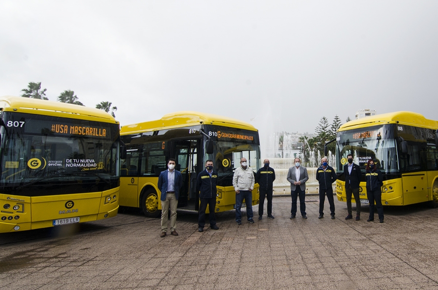 Quince nuevos vehículos de 18 metros potencian las líneas con mayor demanda de Guaguas Municipales