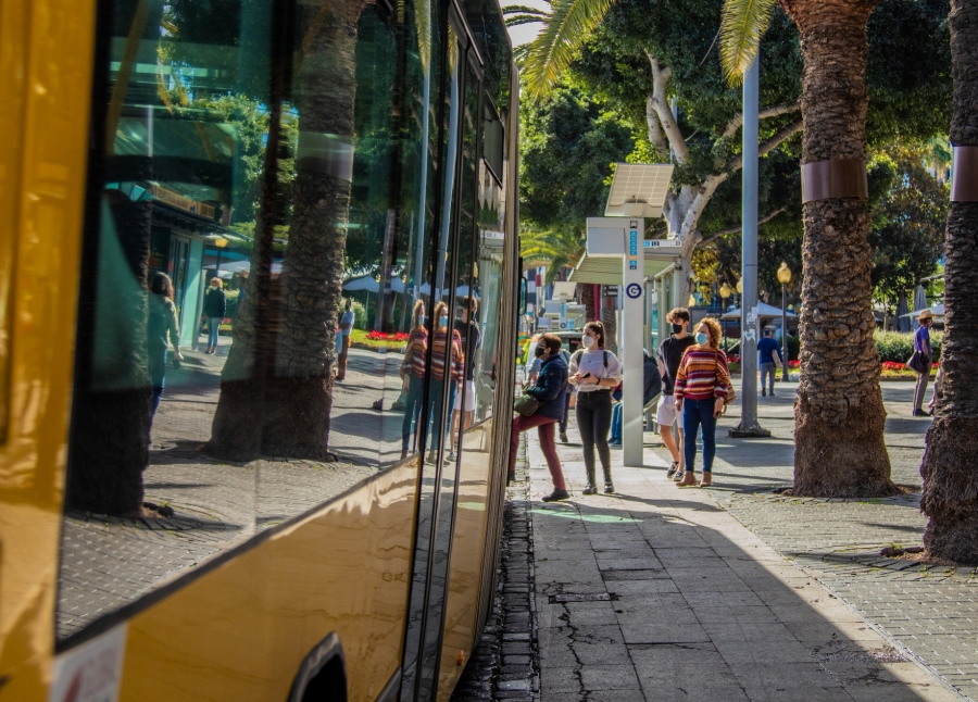 Guaguas Municipales consolida sus medidas preventivas tras activarse en Gran Canaria el segundo nivel de alerta frente al covid-19 