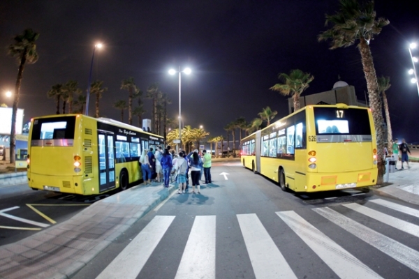 Guaguas Municipales refuerza el servicio en ocho líneas durante la Nochevieja