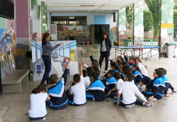 Guaguas divulga los valores del transporte público a escolares a través de la campaña ‘Hoy viajamos en guagua’