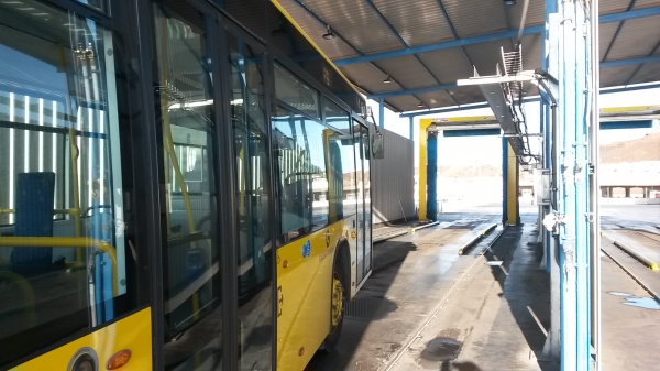 Guaguas Municipales invierta 170.000 euros en   dos nuevos trenes de lavado que reutilizan el 80%  del agua consumida