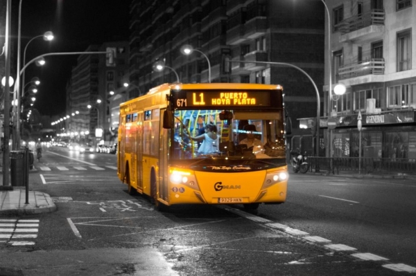 Guaguas Municipales intensifica el servicio en ocho líneas con 11 vehículos adicionales para facilitar la movilidad durante la Nochevieja 