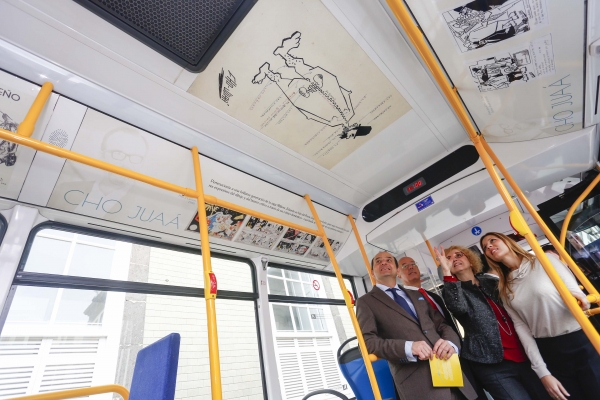 Guaguas Municipales promociona la campaña cultural “Transporte Vivo” a través de la exposición “Artistas e intelectuales con humor isleño. Historietas en guagua”