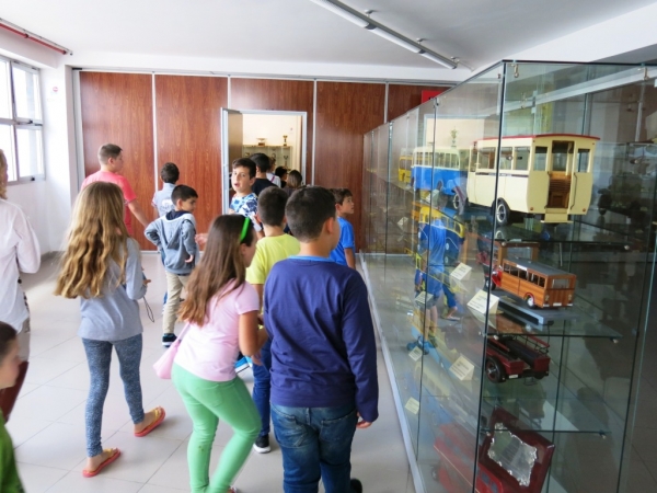 Guaguas Municipales traslada los valores del transporte público a medio centenar de escolares del Colegio Taibique de El Hierro