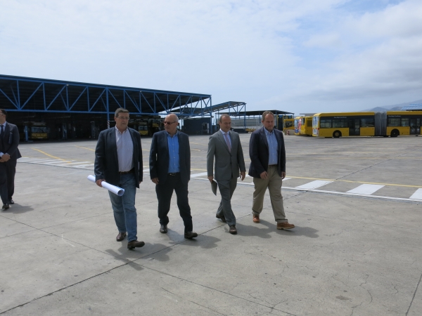 Hidalgo, Doreste y Ramírez visitan las instalaciones de Guaguas Municipales