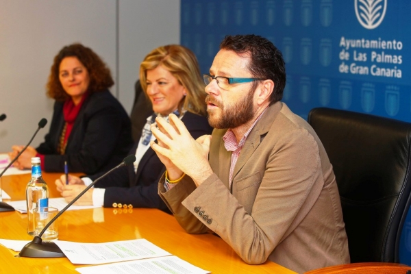 Guaguas Municipales despliega un dispositivo especial de transporte para facilitar la asistencia al partido UD Las Palmas-FC Barcelona y la Gran Cabalgata del Carnaval de Los locos años 20 
