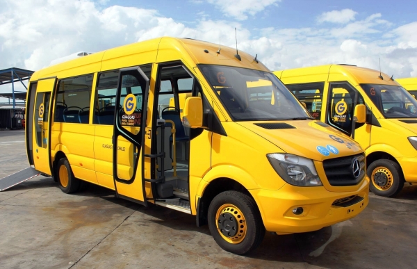 Guaguas Municipales adapta dos vehículos de 7,5 metros para destinarlos a su servicio de transporte para viajeros con movilidad reducida