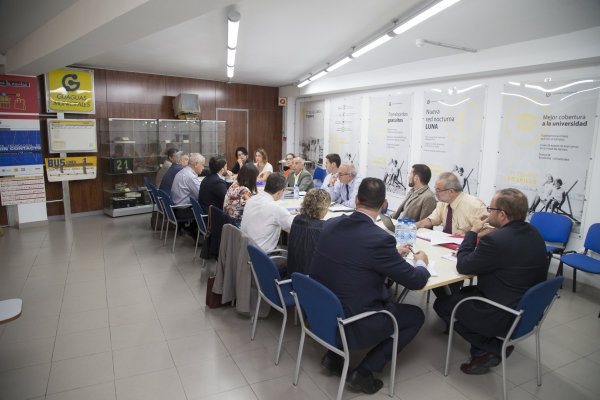 El Ayuntamiento y Guaguas se reúnen con el Banco Europeo de Inversiones con el objetivo de lograr 50 millones para financiar el BRT